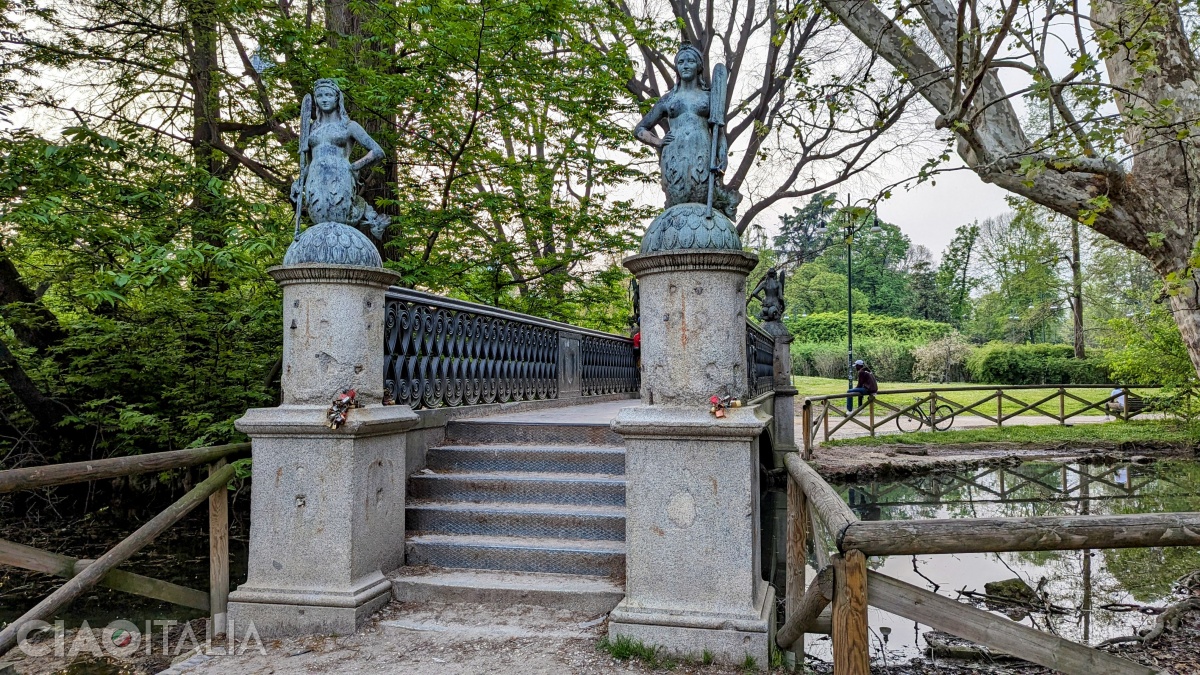 Ponte delle Sirenette este considerat locul îndrăgostiților din Parcul Sempione.