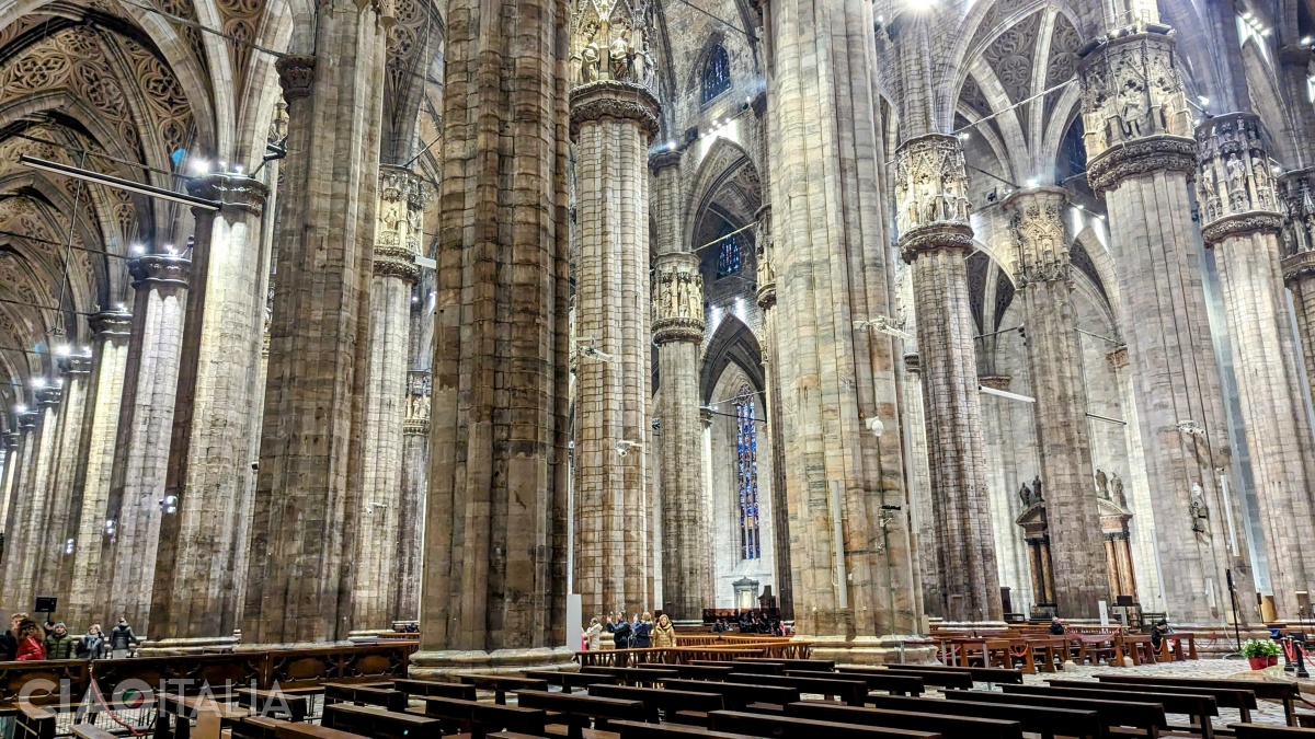 Interiorul impresionant al Domului din Milano