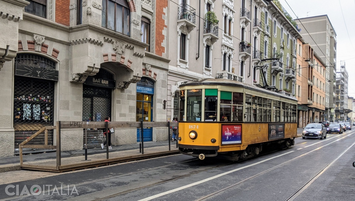 Pe străzile din Milano circulă multe tramvaie istorice.