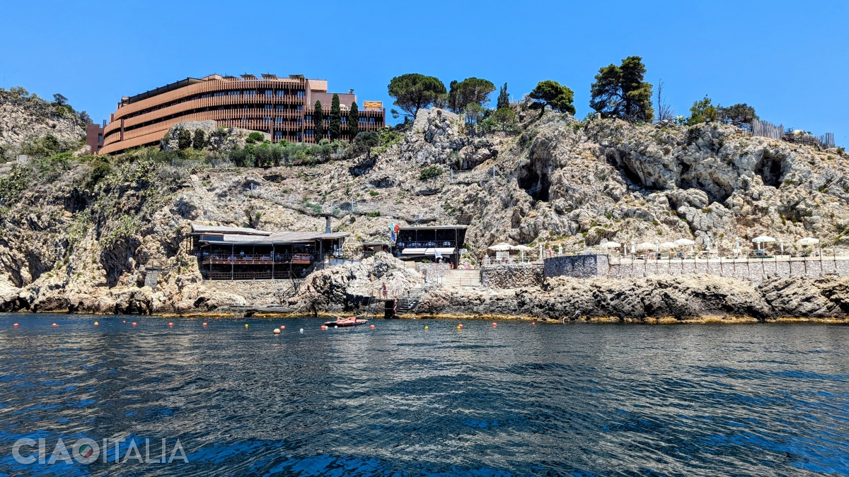 UNAHOTELS Capo Taormina se află chiar pe promontoriu.