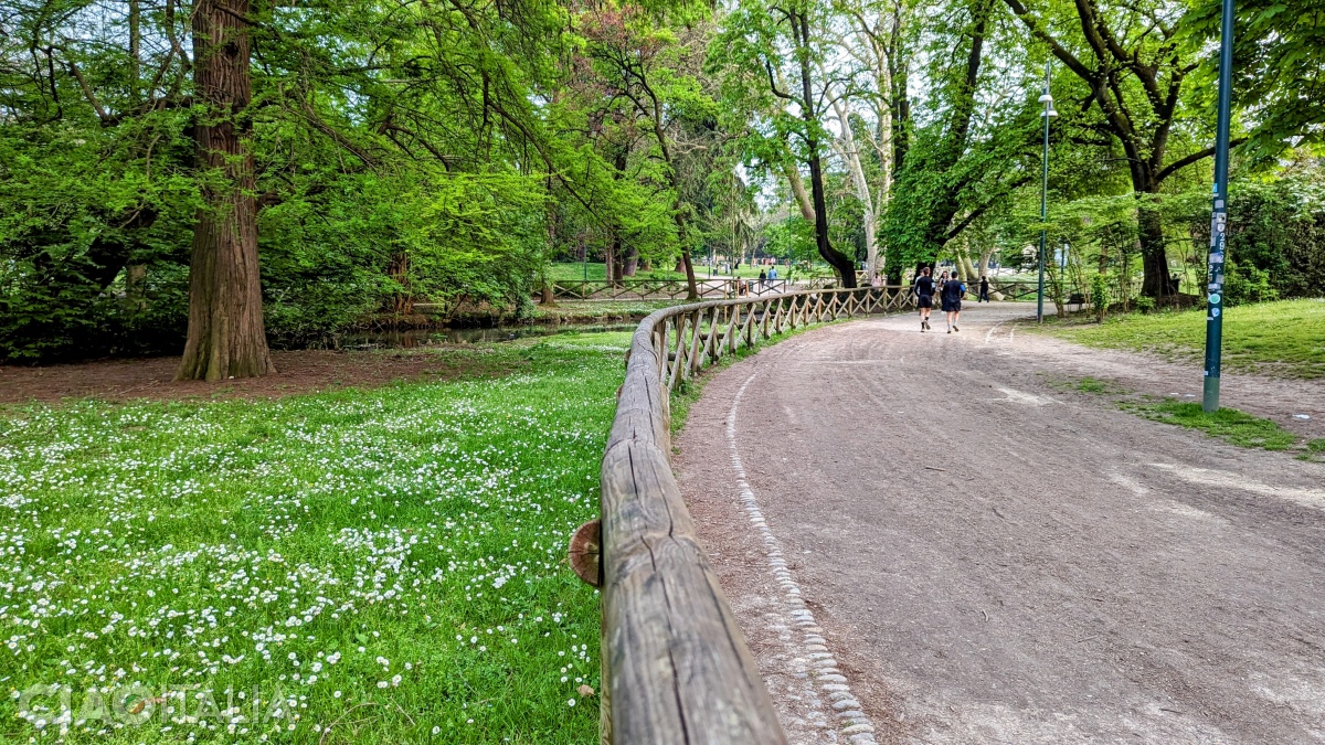 Parcul Sempione este cel mai mare parc din centrul orașului Milano.