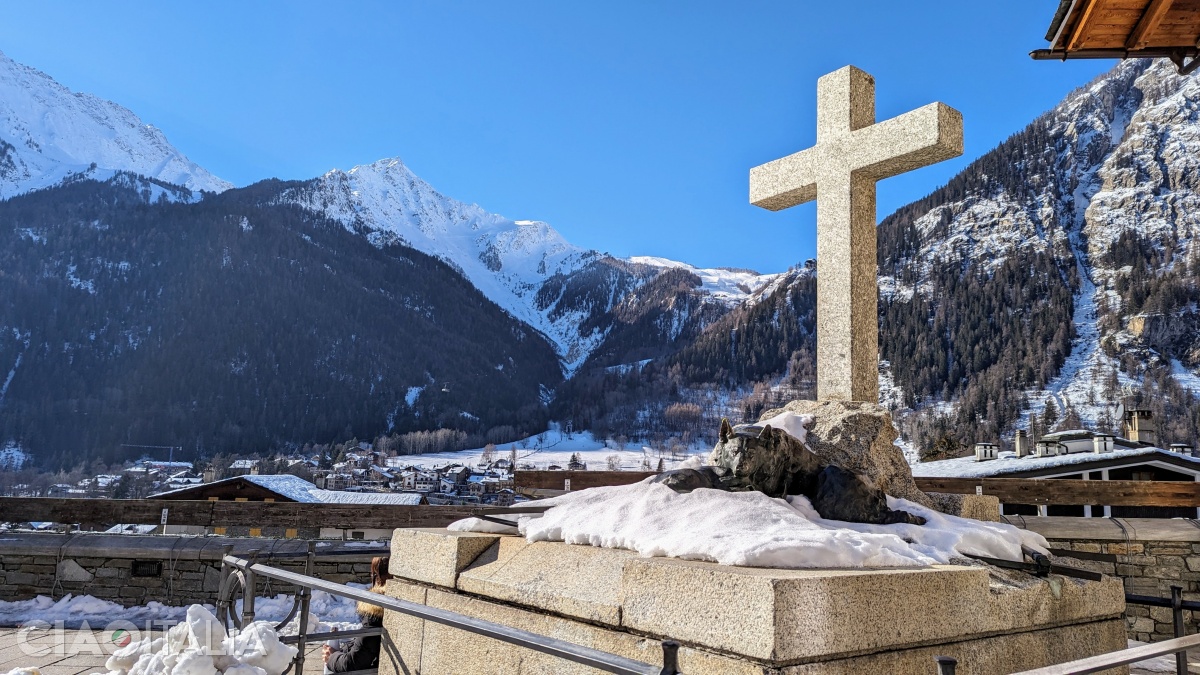 Monumentul în onoarea ghidului alpin Felix Ollier