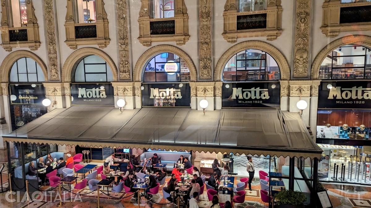 Motta funcționează în Galleria Vittorio Emanuele II din anul 1928.