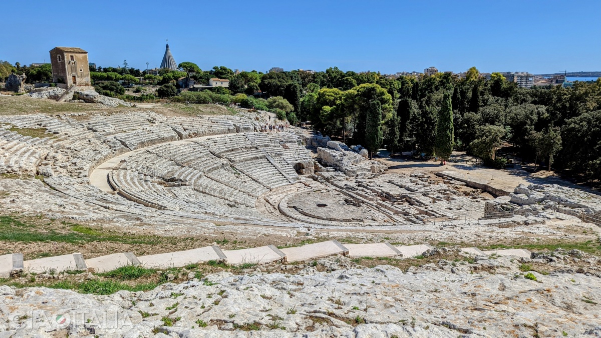 Teatrul grec este unul dintre cele mai mari care s-au păstrat până astăzi.