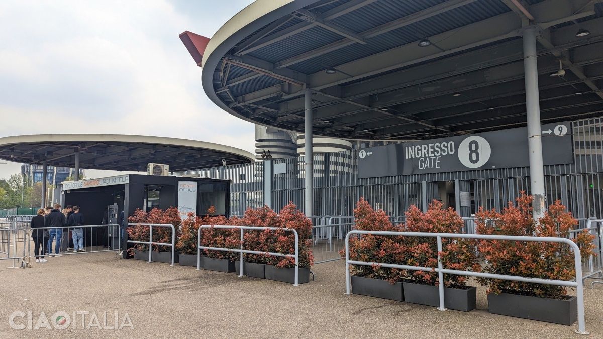 Pentru a vizita Stadionul San Siro, va trebui să mergi la intrarea nr. 8.