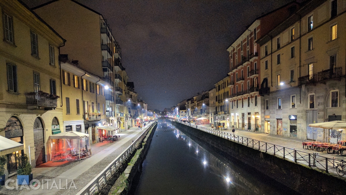 În cartierul Navigli se mai păstrează două canale navigabile.