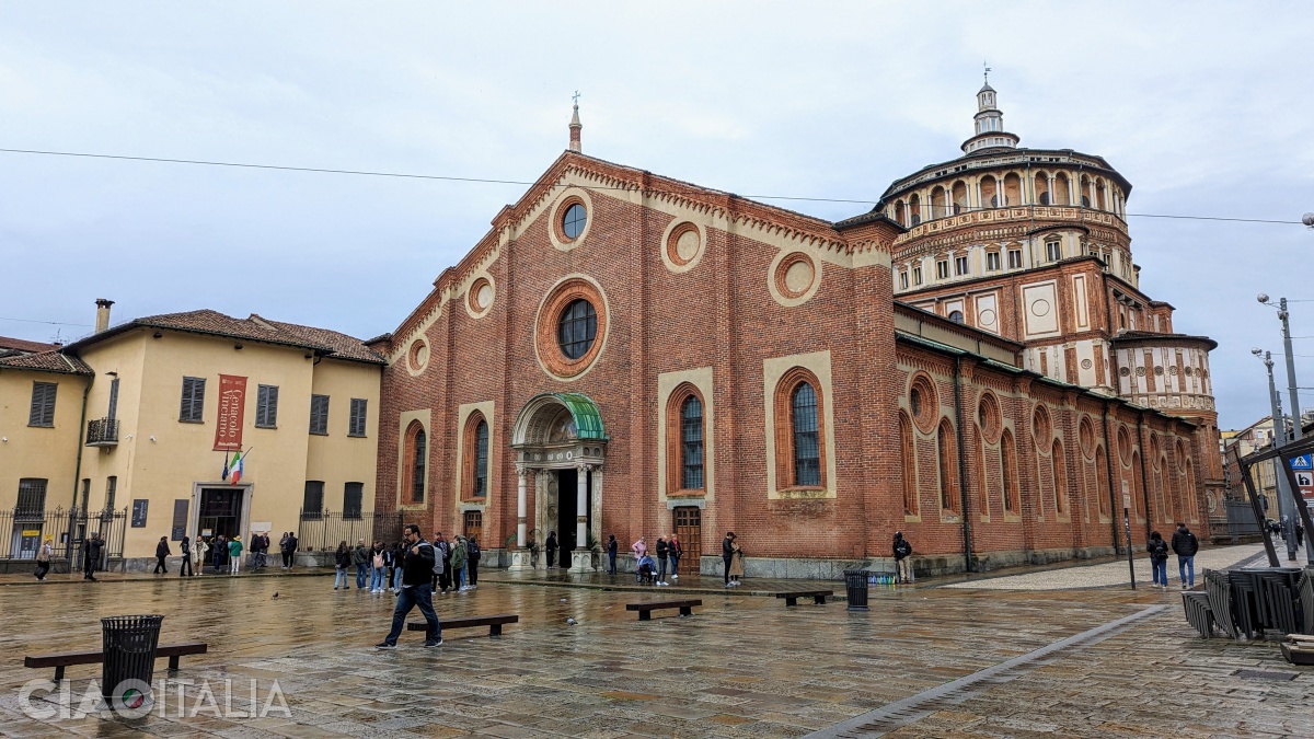 Biserica Santa Maria delle Grazie și Muzeul Cenacolo Vinciano (stânga)