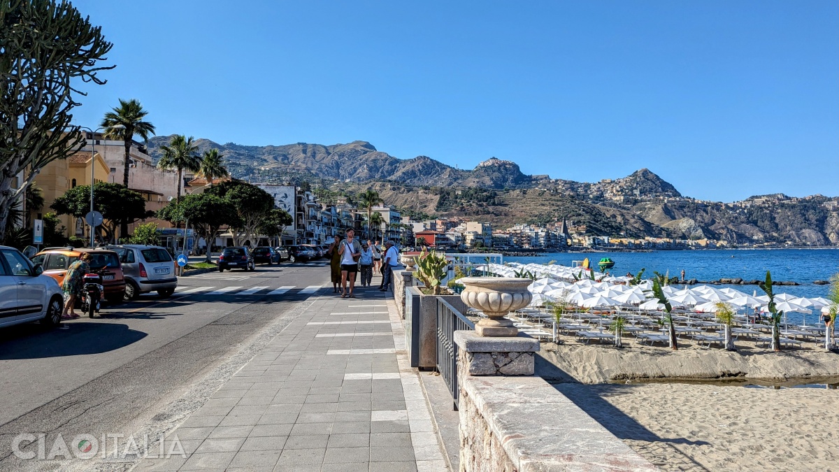 Promenada din Giardini Naxos