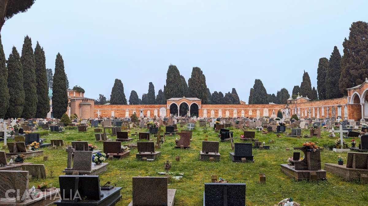 Din sec. al XIX-lea, insula San Michele a devenit cimitirul Veneției.