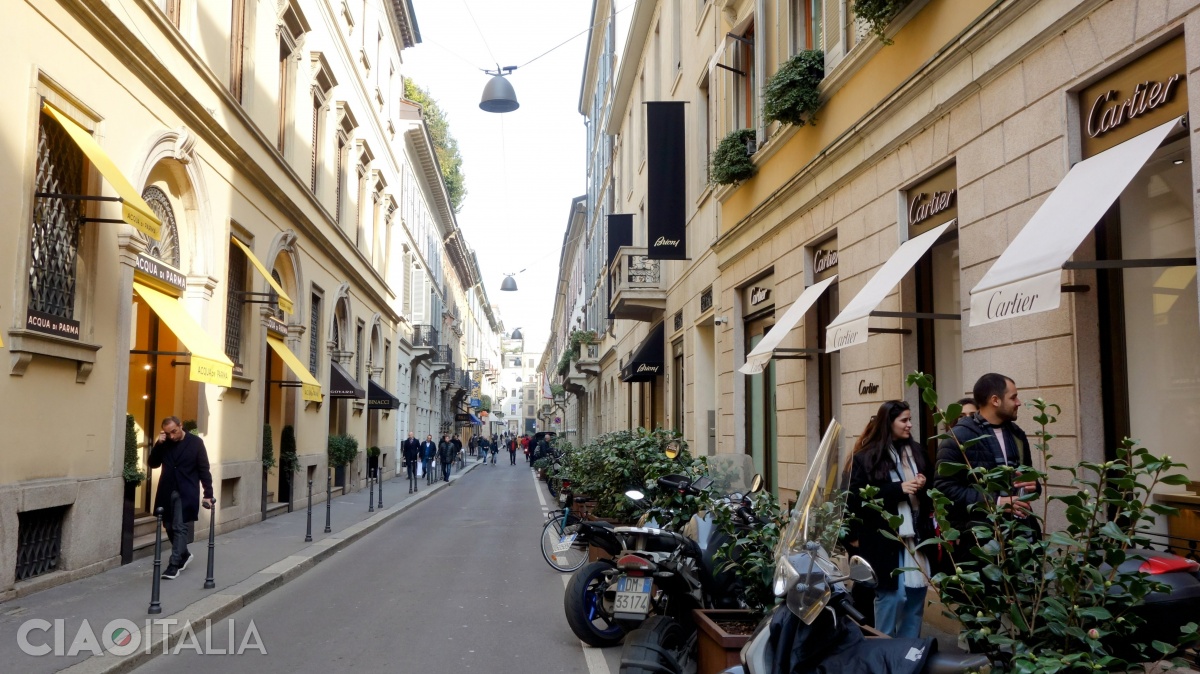 Via del Gesù este una dintre străzile din Quadrilatero della Moda.