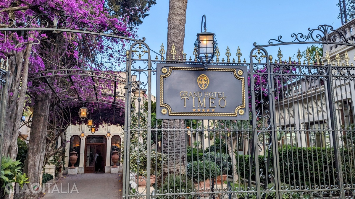 Grand Hotel Timeo este unul dintre cele mai frumoase și luxoase hoteluri din Taormina.