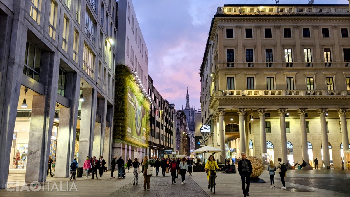 Corso Vittorio Emanuele este una dintre străzile tradiționale de plimbare și shopping.