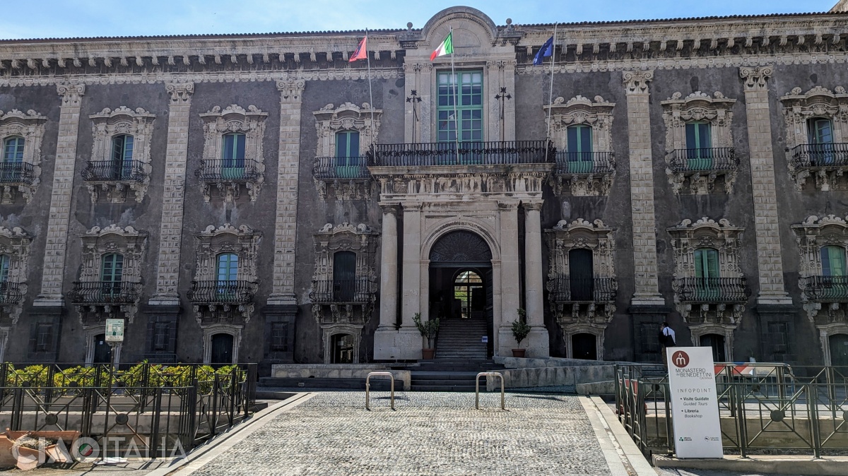 Mânăstirea Benedictinilor este sediu al Universității din Catania.