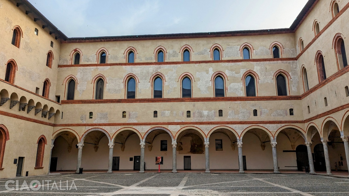 Cortile della Rocchetta