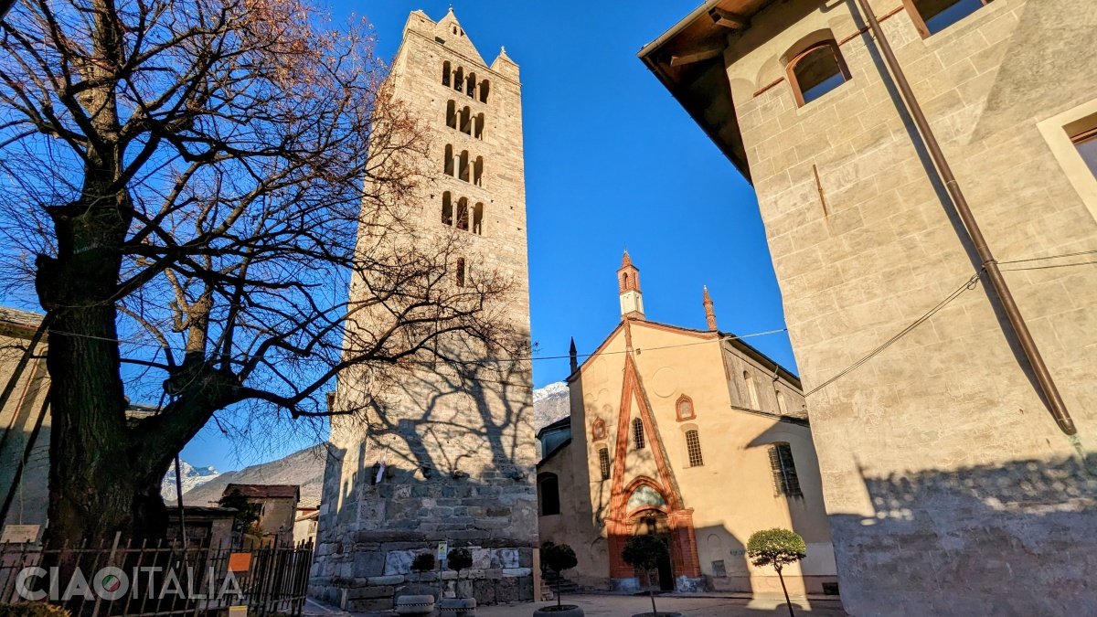 Collegiata di Sant'Orso și turnul clopotniță
