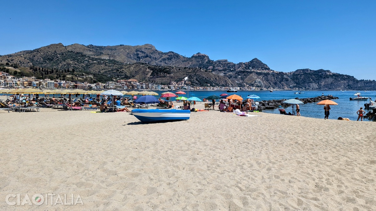 Plaja Schisò din Giardini Naxos