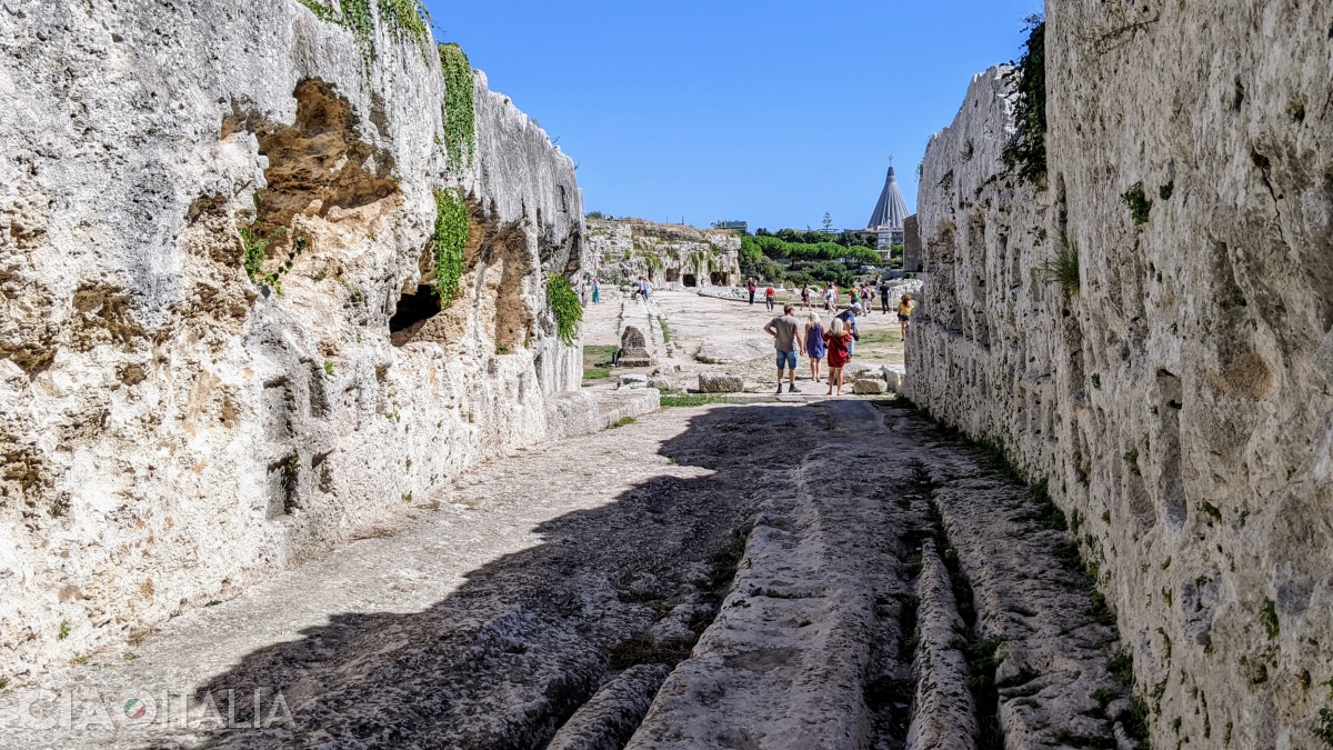 Via dei Sepolcri