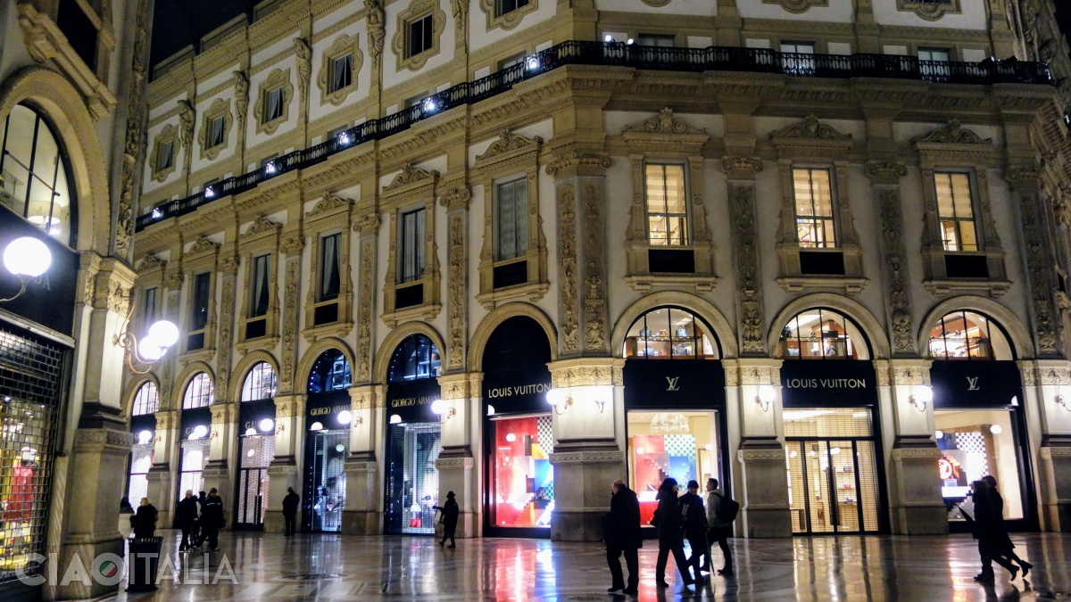 Shopping de branduri faimoase poți face și în Galleria Vittorio Emanuele II.