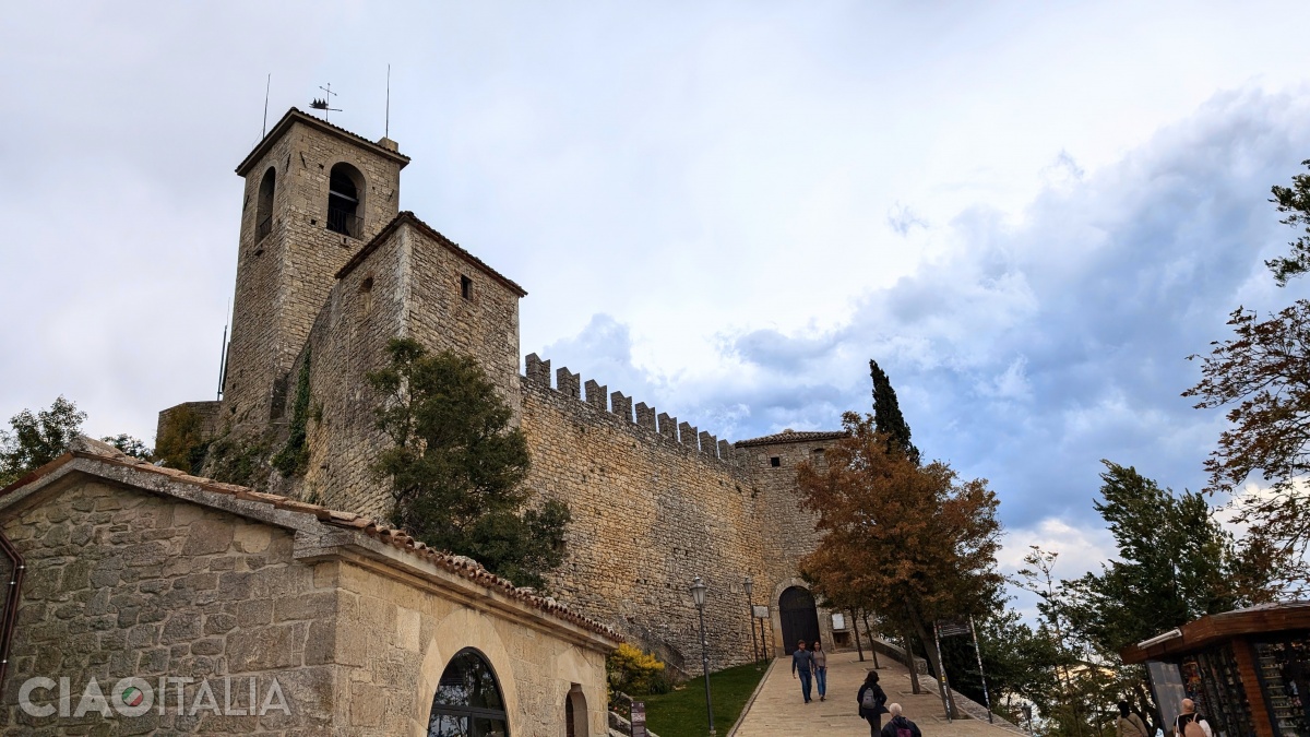 Primul turn (Rocca sau Castello della Guaita)