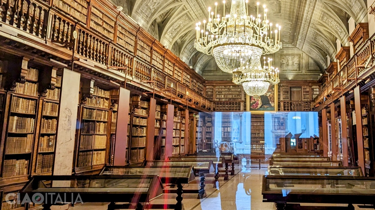 Salonul monumental al Bibliotecii Braidense