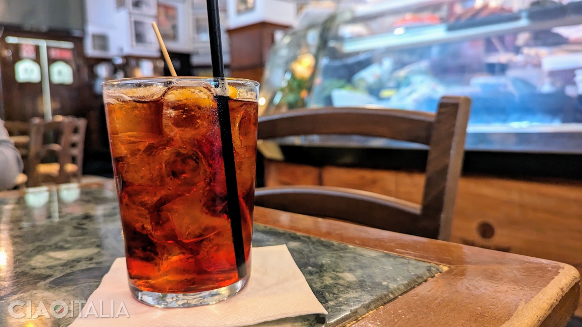 Cocktailul Negroni Sbagliato a fost inventat în Milano.