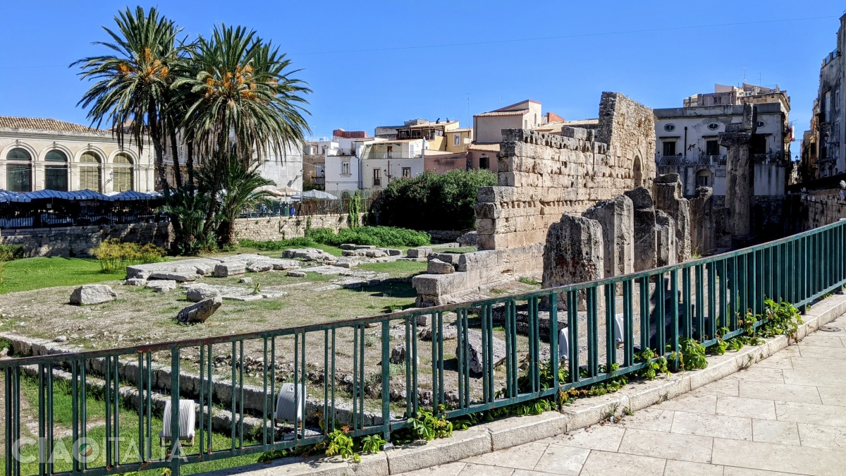 Templul lui Apollo se află la intrarea în Ortigia.