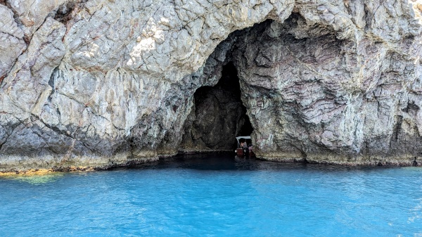 Excursie la Grotta Azzurra ("Grota Albastră") din Taormina