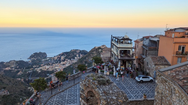 Castelmola, satul panoramic de deasupra Taorminei