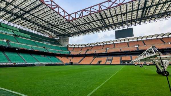 Vizită pe Stadionul San Siro din Milano